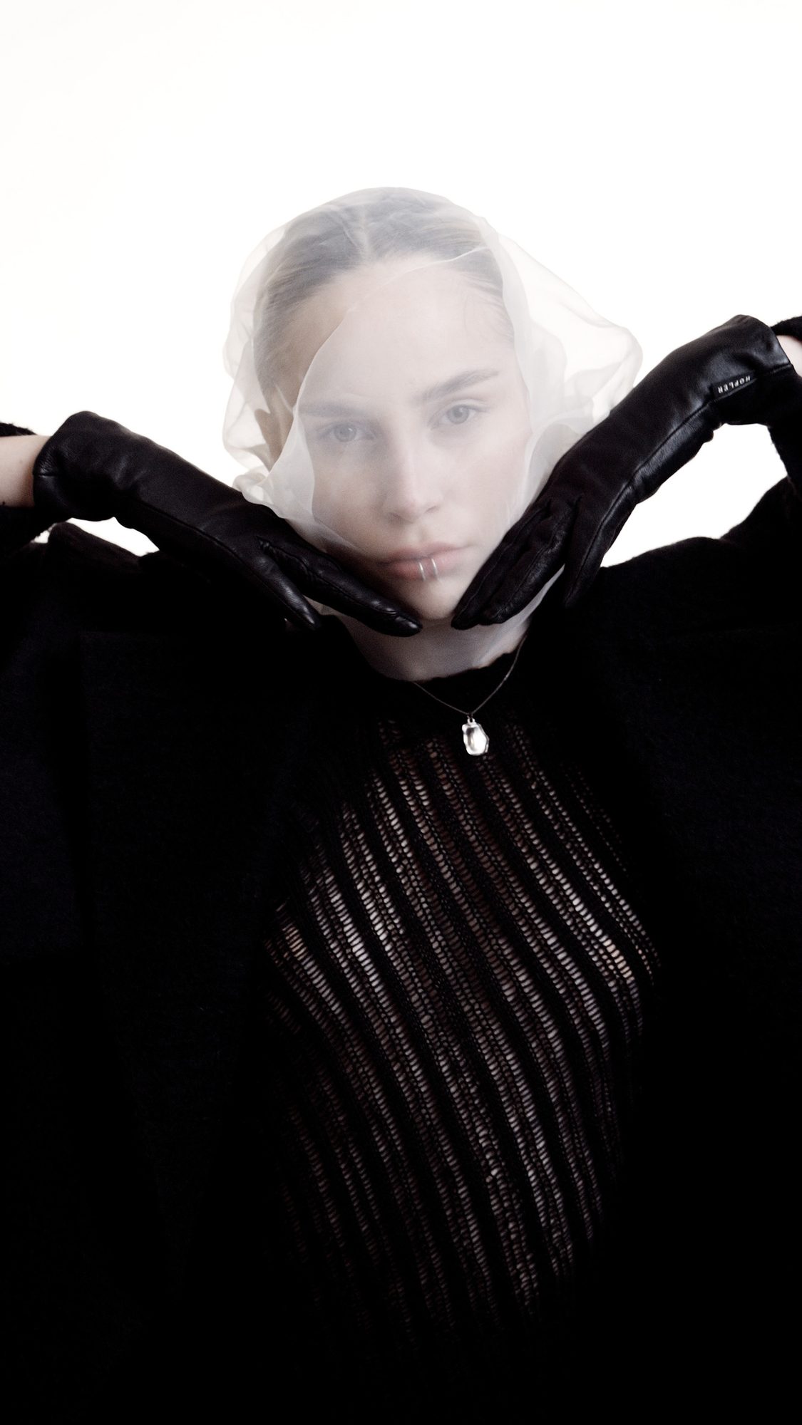 Fashion editorial photography: black on white, photo 6