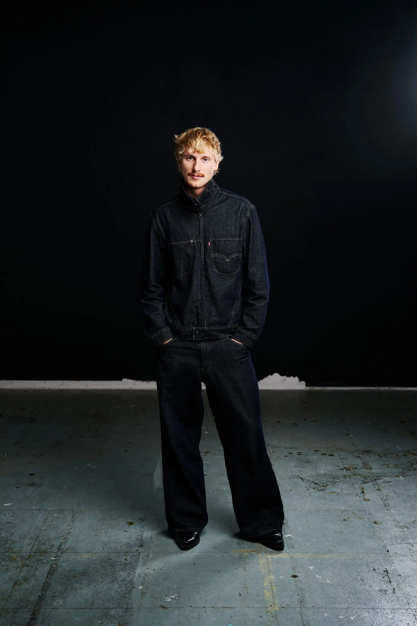 Studio team portraits against black, Fashcene 27, photo 2