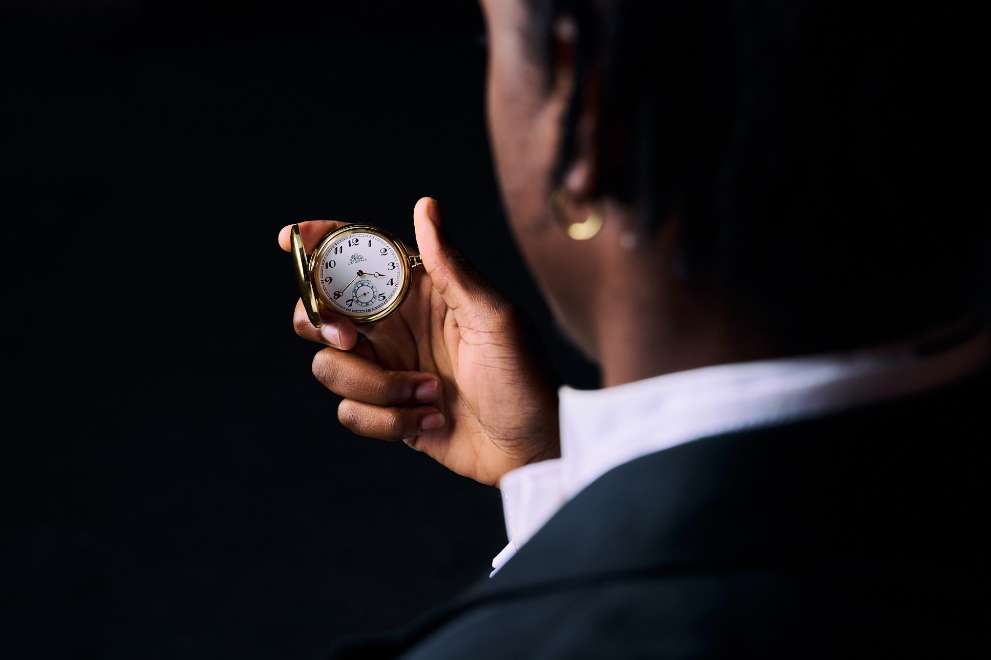 Product photography: tailcoat and gold pocket watch, photo 1